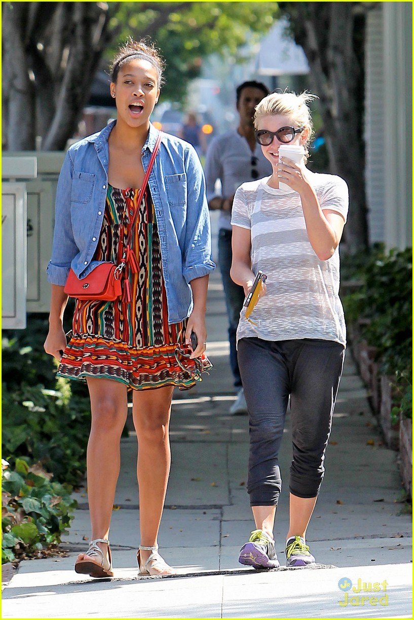 julianne hough alfred cafe before thr party 13