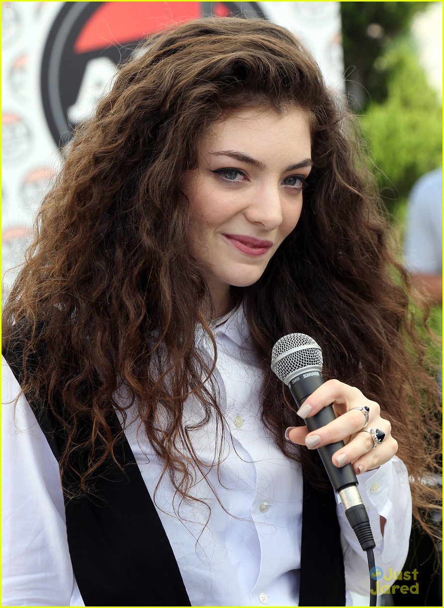 lorde penthouse party performance 04