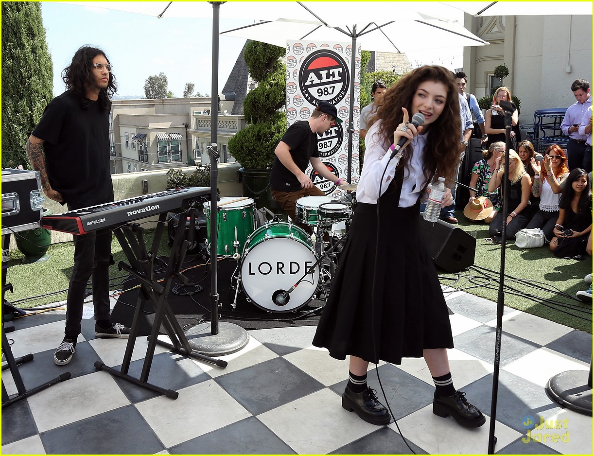 lorde penthouse party performance 05