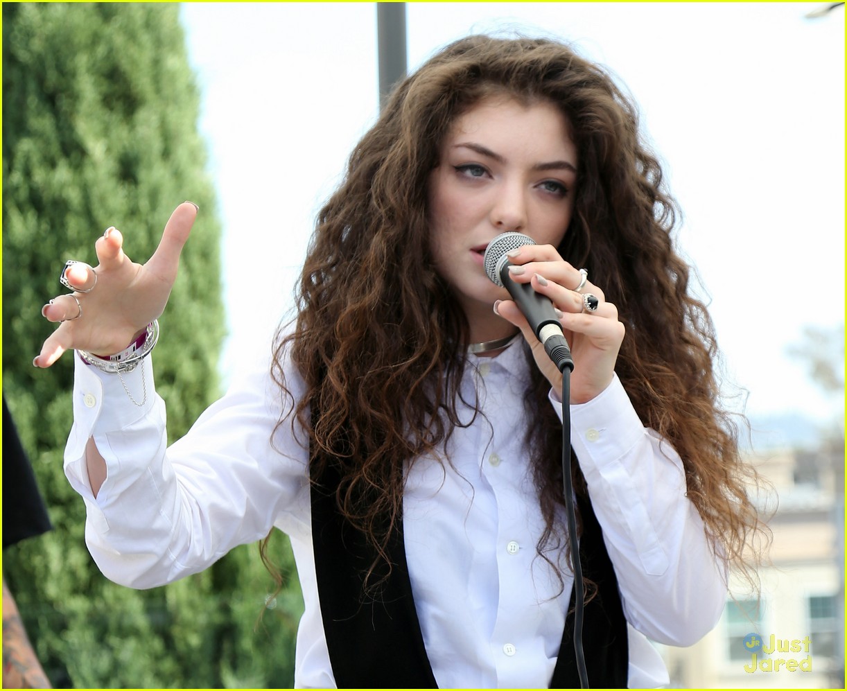 lorde penthouse party performance 06