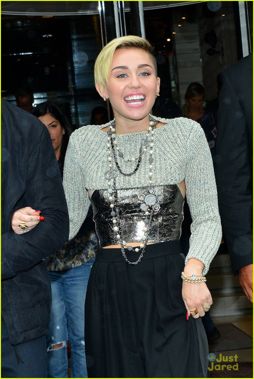 miley cyrus vogue cover canceled because vma performance 03