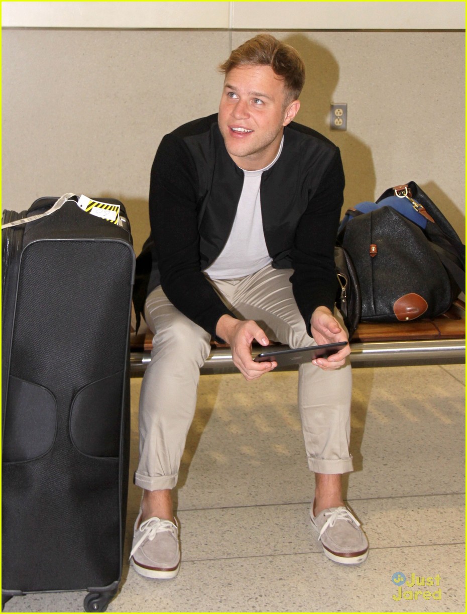 olly murs baltimore airport arrival 02