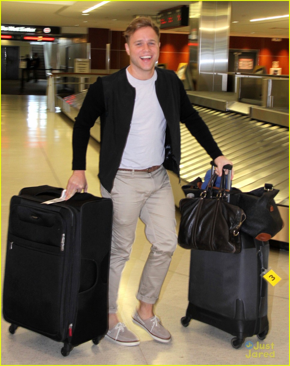 olly murs baltimore airport arrival 09