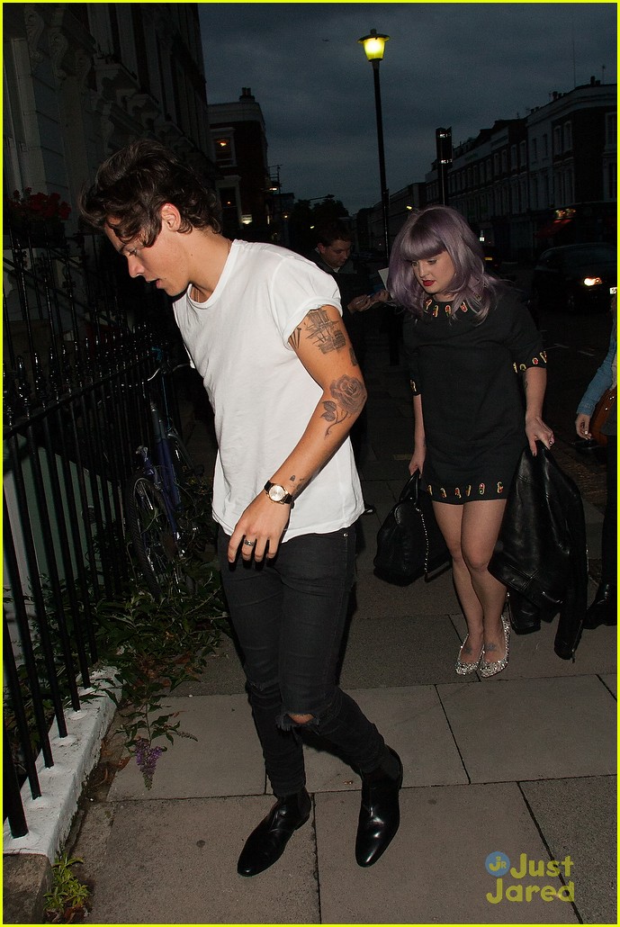 harry styles hangs out with kelly osbourne after fashion sh 15