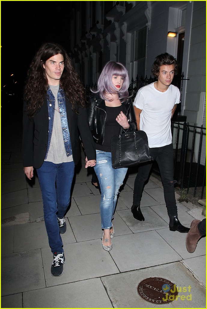 harry styles hangs out with kelly osbourne after fashion sh 16