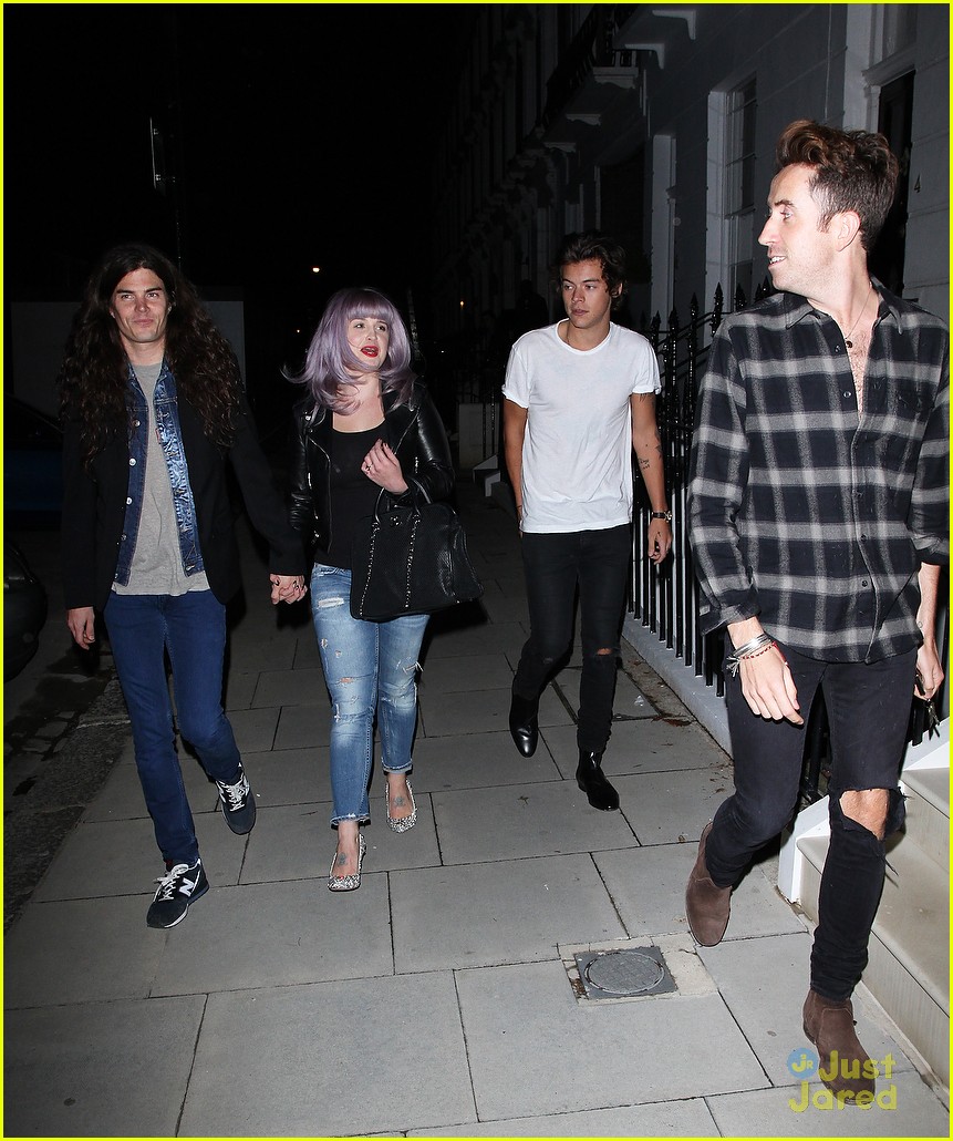 harry styles hangs out with kelly osbourne after fashion sh 19