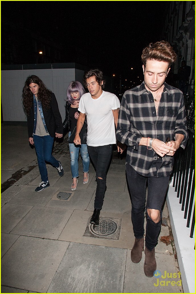 harry styles hangs out with kelly osbourne after fashion sh 23