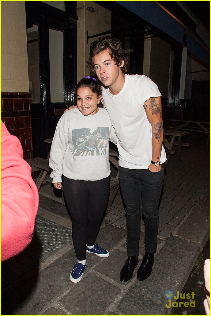 harry styles hangs out with kelly osbourne after fashion sh 25