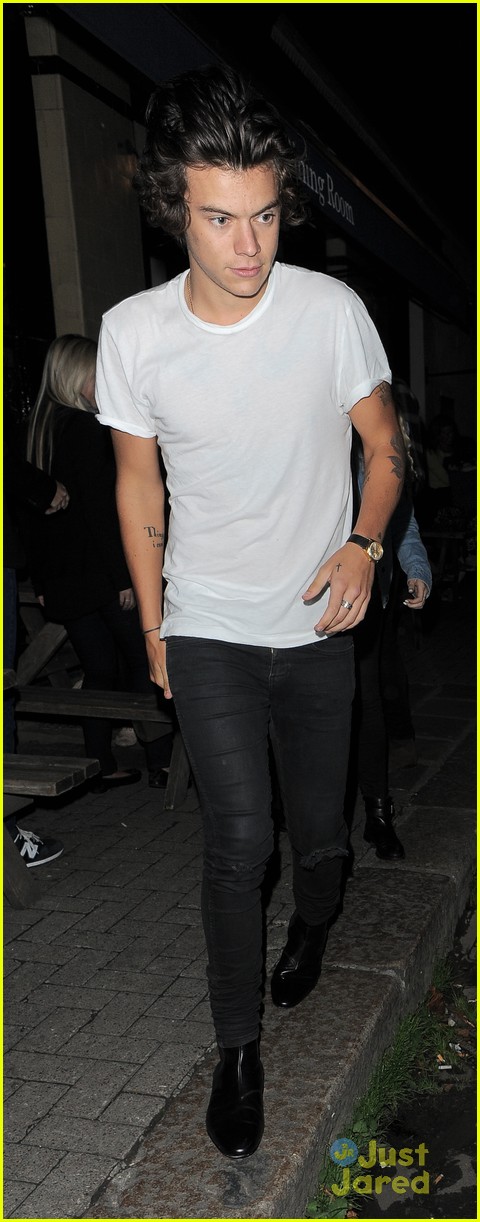harry styles hangs out with kelly osbourne after fashion sh 42