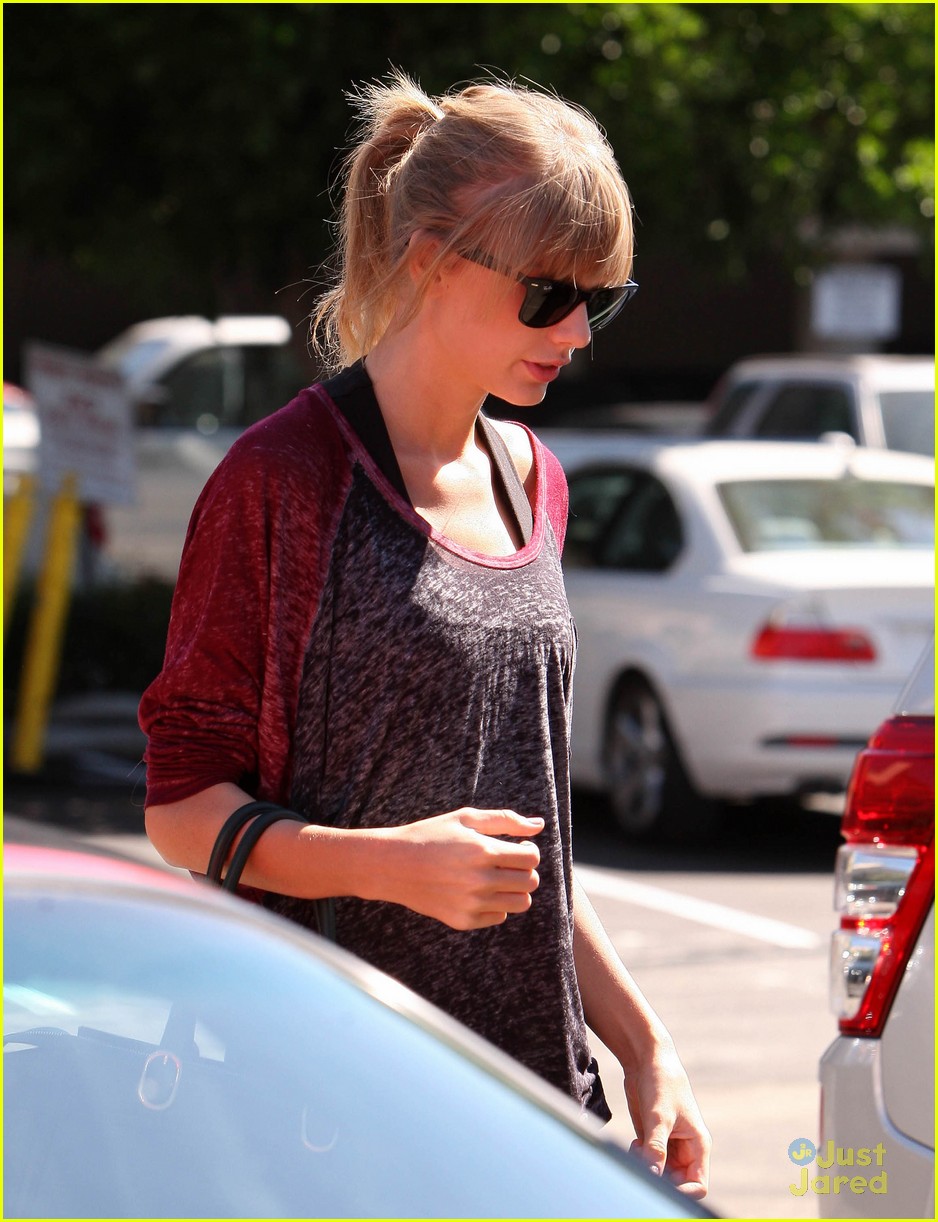 taylor swift starts off week with another dance class 04