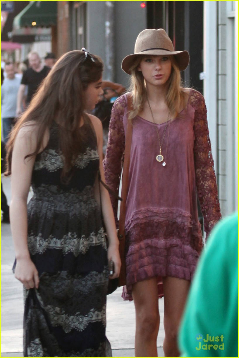 taylor swift goes shopping with hailee steinfeld 23