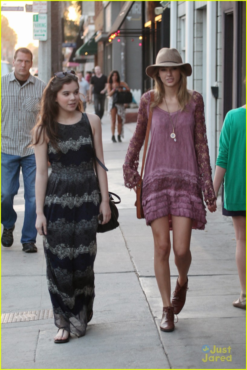 taylor swift goes shopping with hailee steinfeld 26