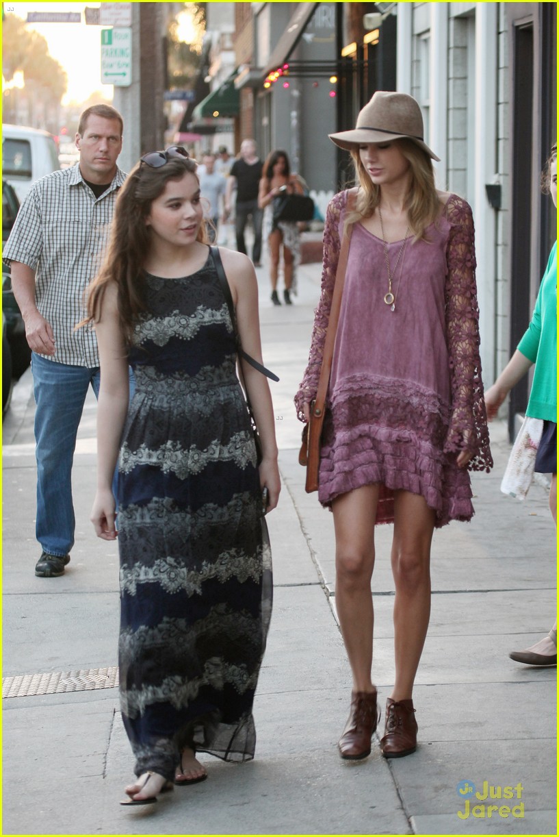 taylor swift goes shopping with hailee steinfeld 27