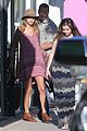 taylor swift goes shopping with hailee steinfeld 03