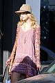 taylor swift goes shopping with hailee steinfeld 19