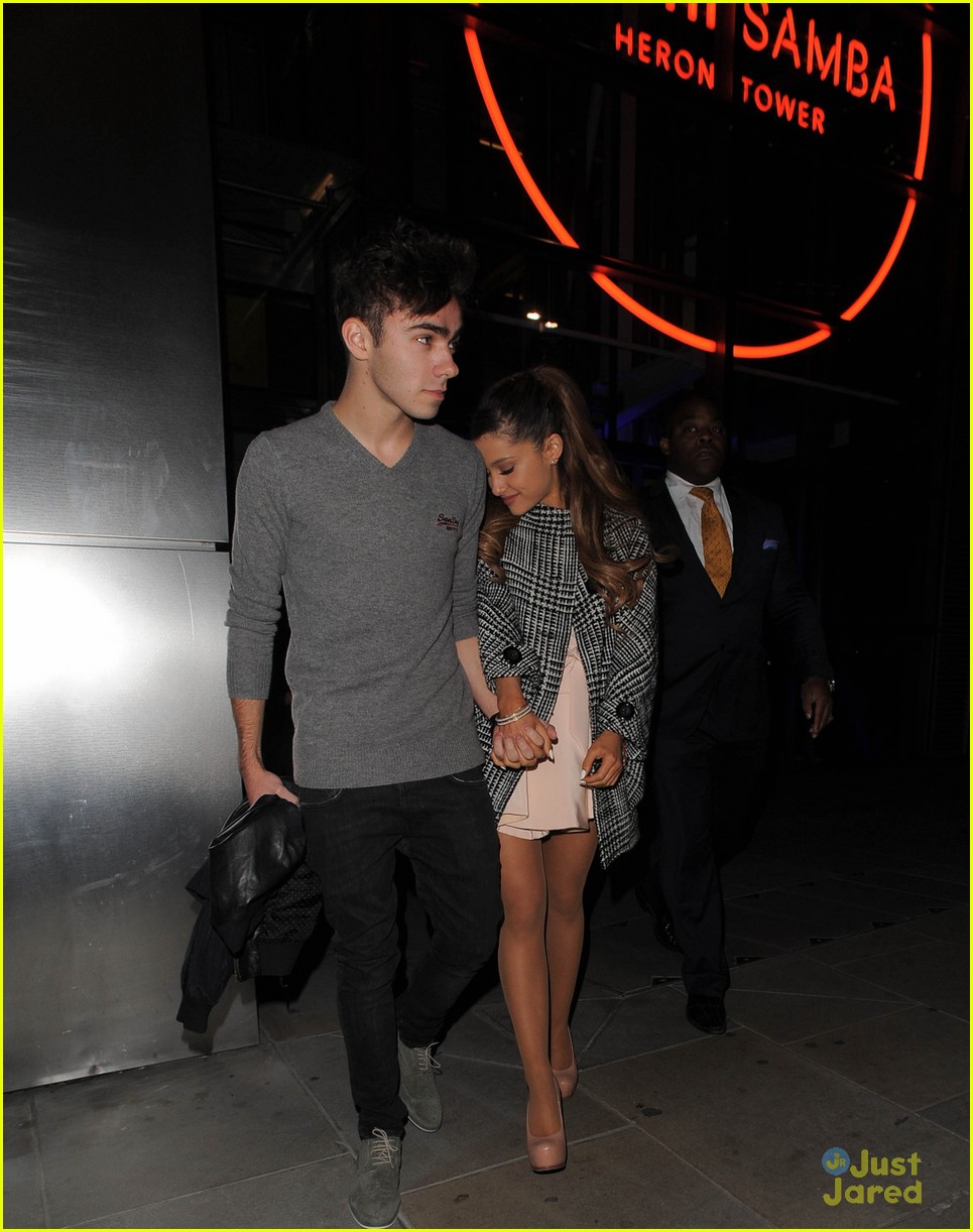 ariana grande nathan sykes hold hands in london 03