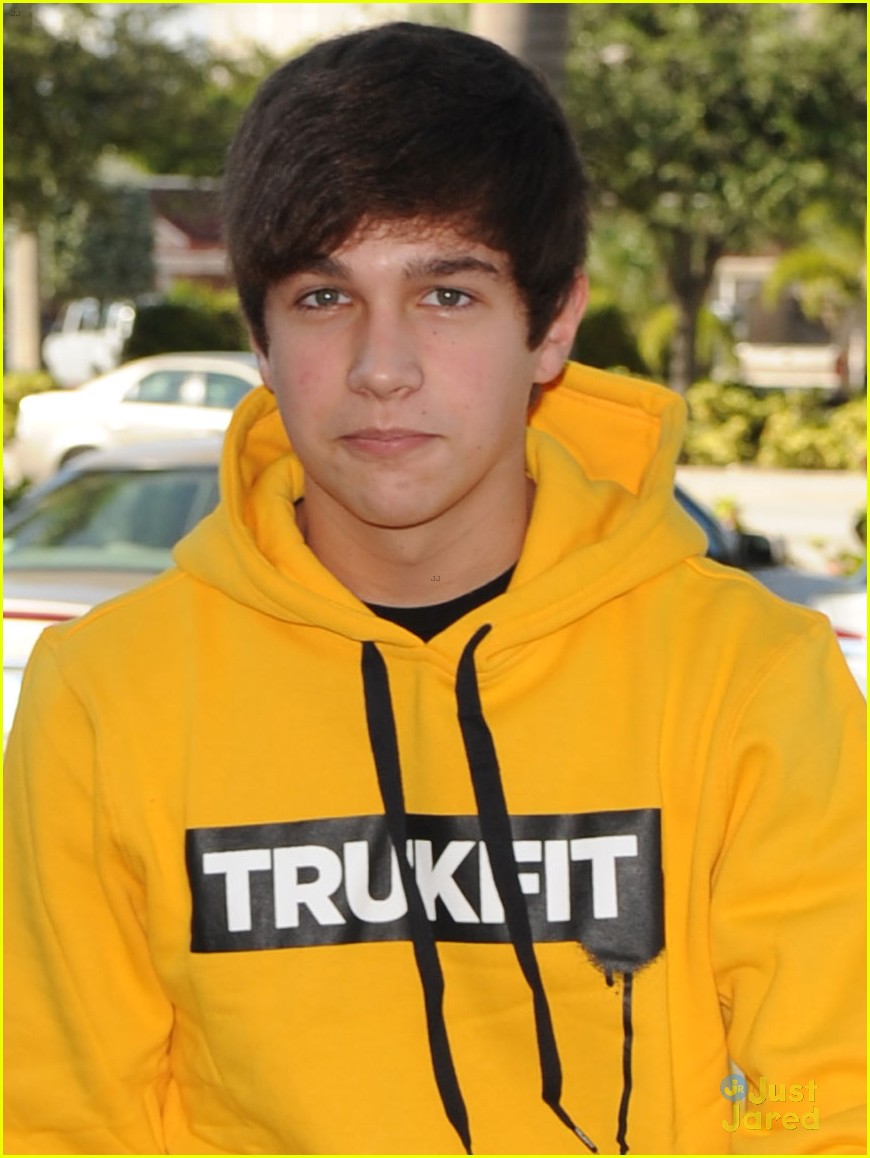 austin mahone steps out after hospitalization 03