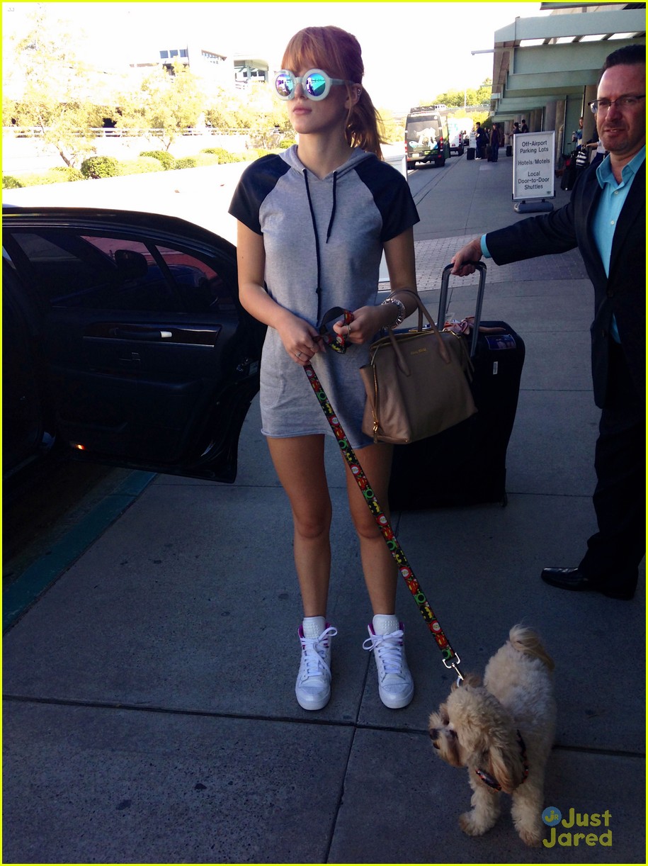 bella thorne new mexico arrival 03