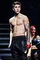 justin bieber carried up great wall of china by bodyguards 07