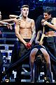 justin bieber carried up great wall of china by bodyguards 11