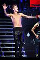justin bieber carried up great wall of china by bodyguards 14