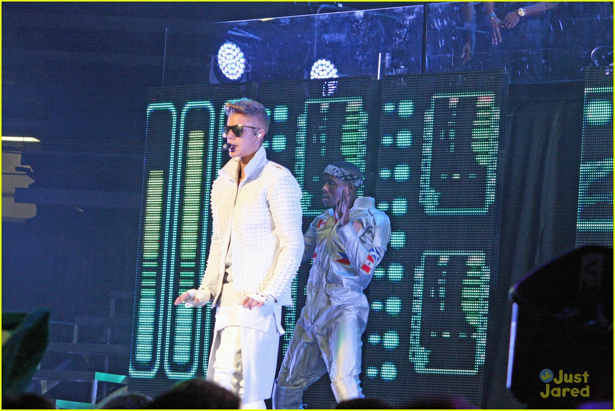 justin bieber hold tight song debut 10