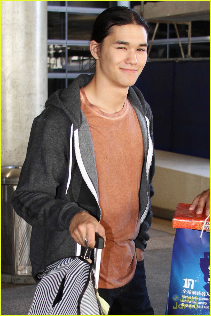 booboo stewart back in la after china trip 02