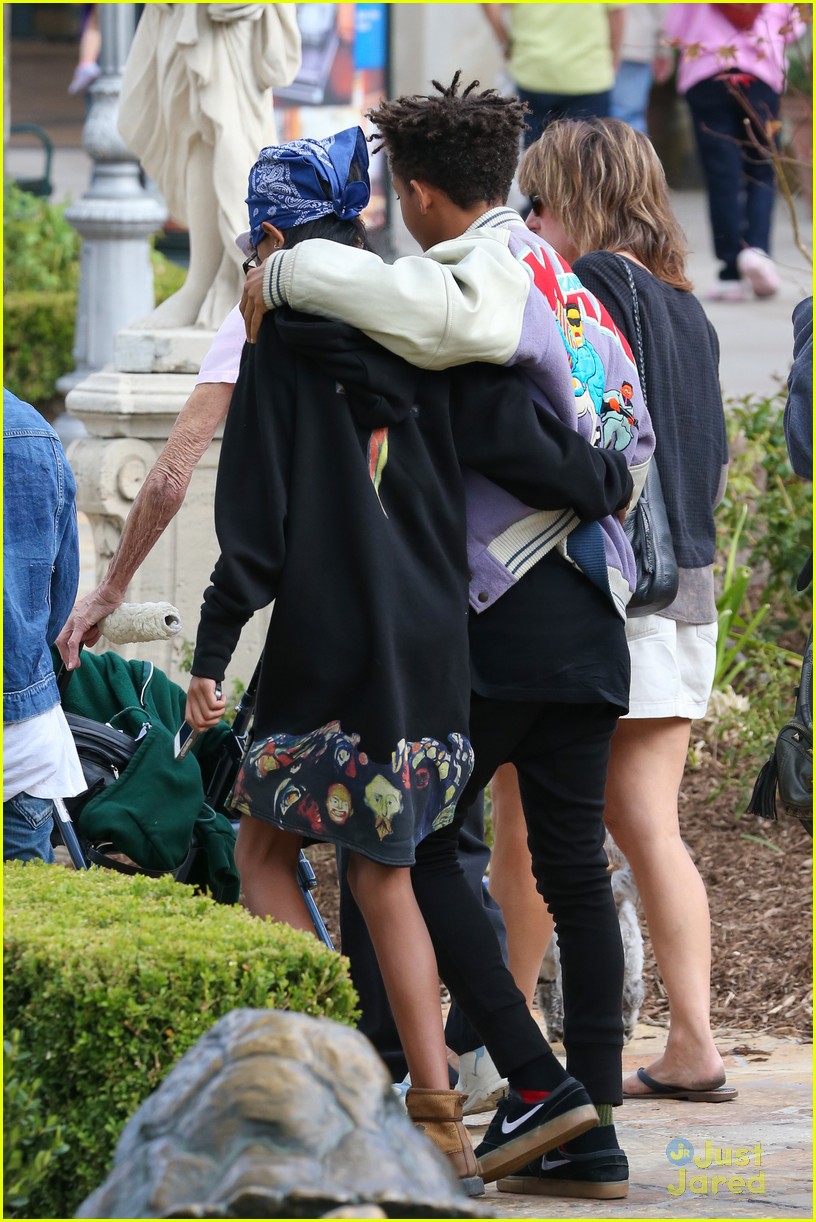 jaden smith kylie jenner grab lunch with willow and kendall 05