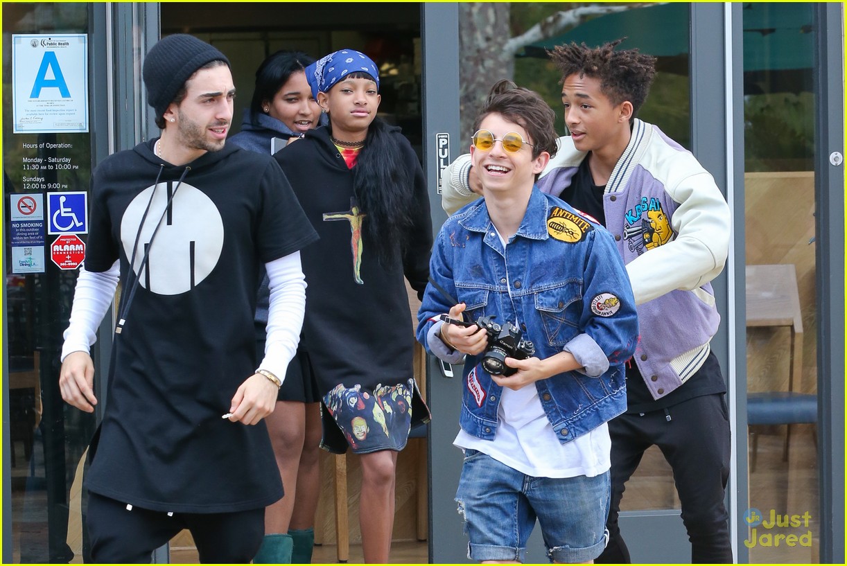 jaden smith kylie jenner grab lunch with willow and kendall 31