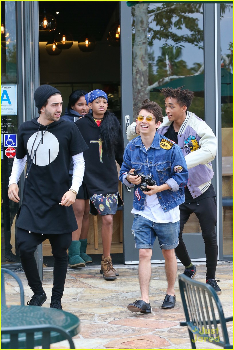 jaden smith kylie jenner grab lunch with willow and kendall 33