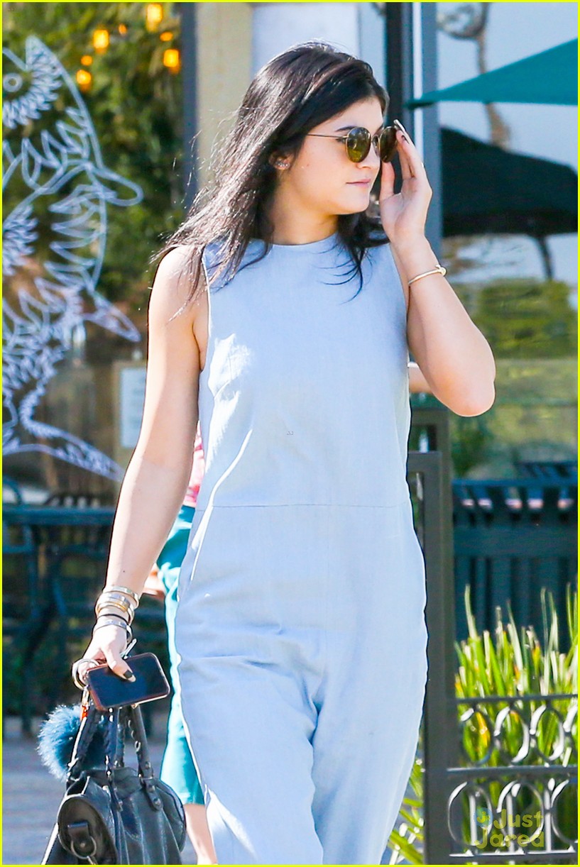 kendall jenner kylie jenner separate outings friends 03