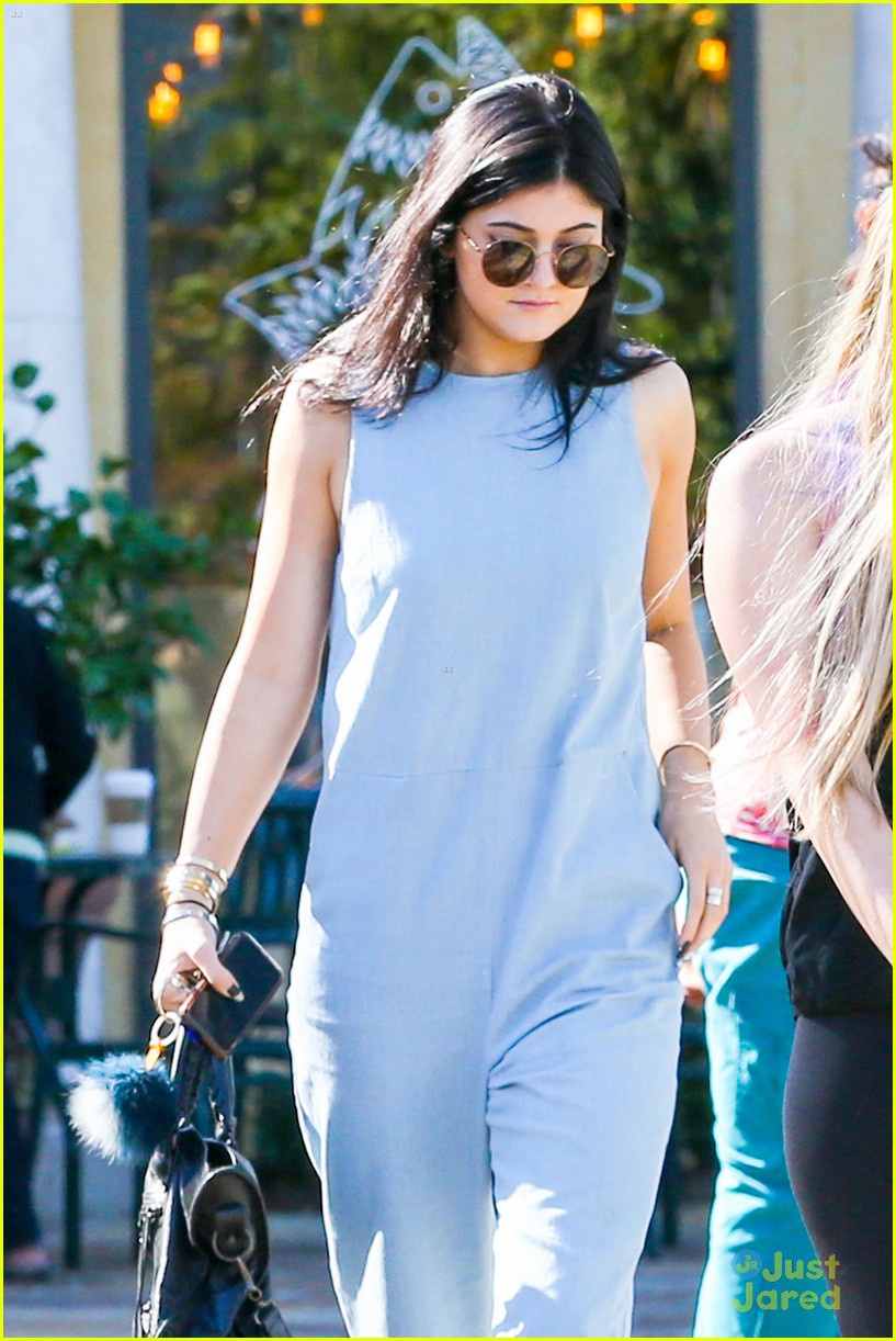 kendall jenner kylie jenner separate outings friends 08