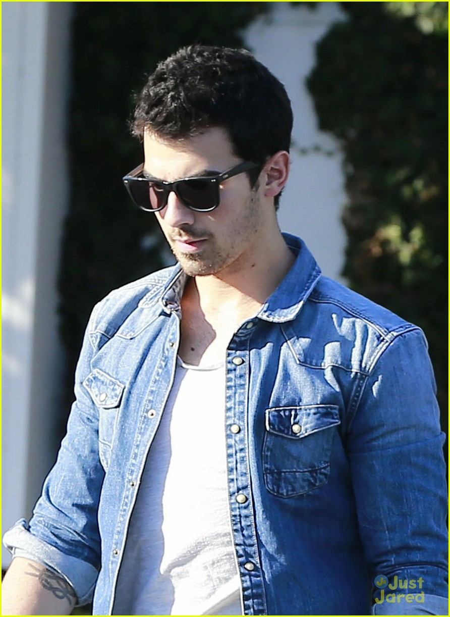 did joe jonas bail on important meeting with kevin and nick 04