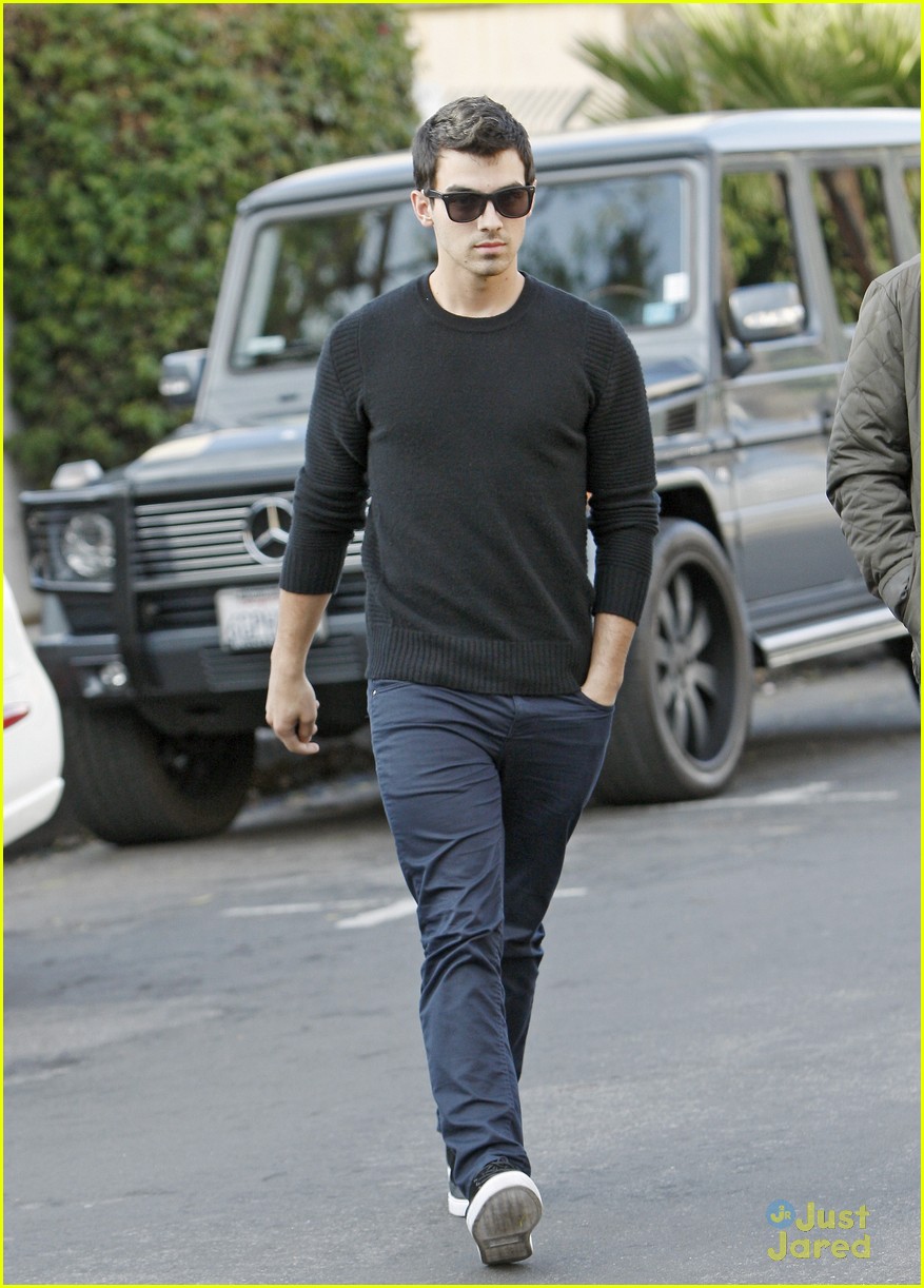 joe jonas steps out solo after tour cancellation 04