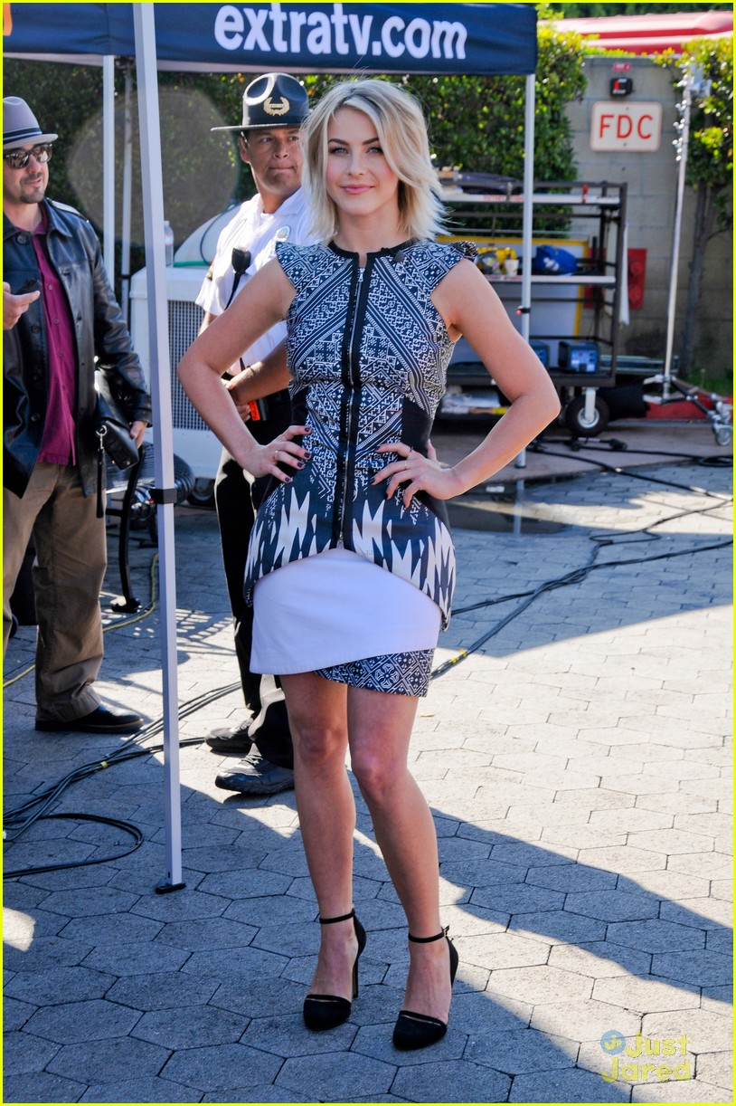 julianne hough extra appearance 11