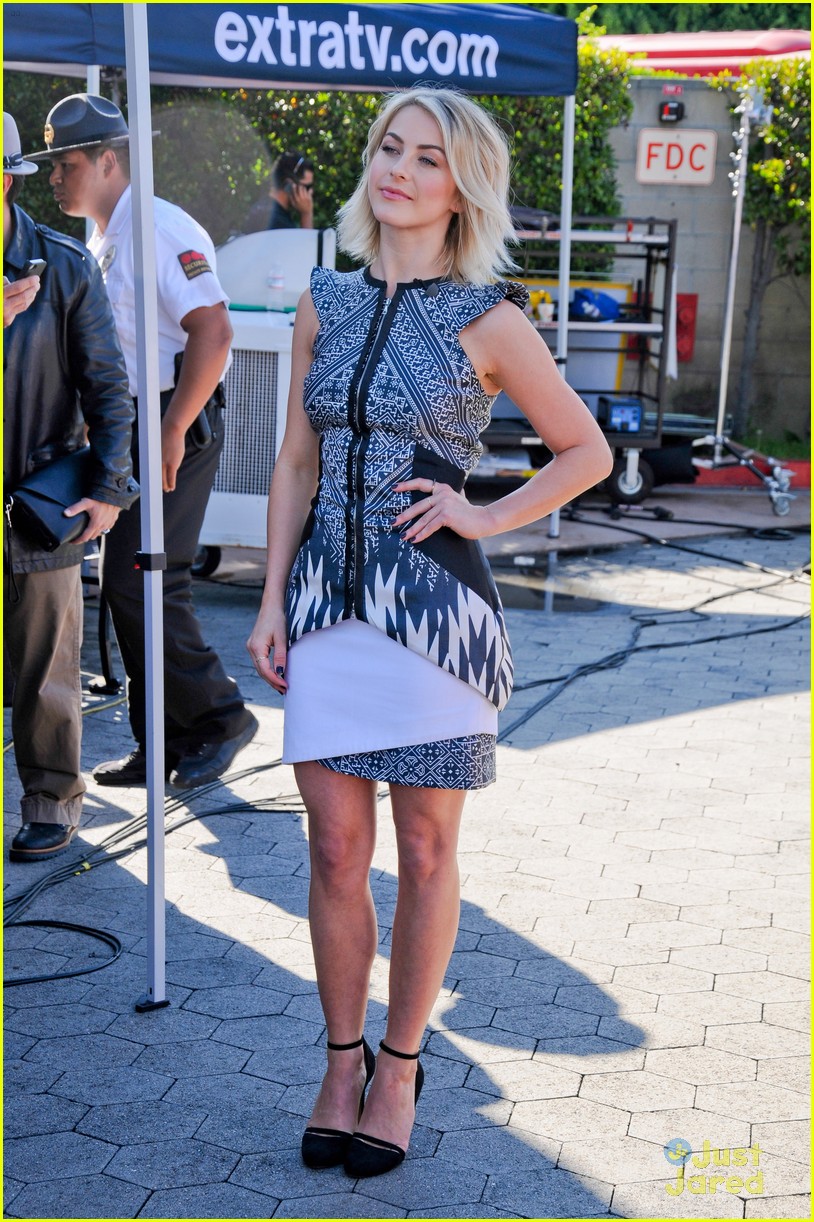 julianne hough extra appearance 14
