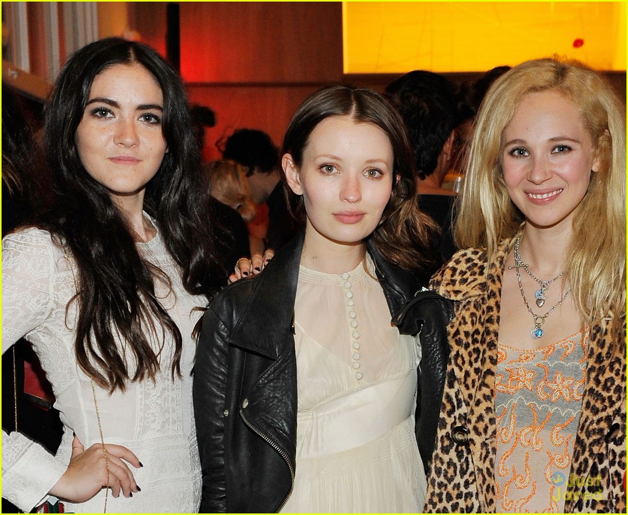juno temple isabelle fuhrman isabel marant bbq party 02