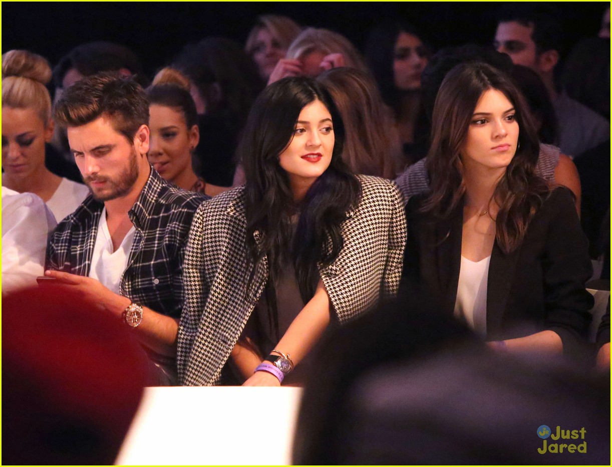 kendall kylie jenner day by day fashion show 01