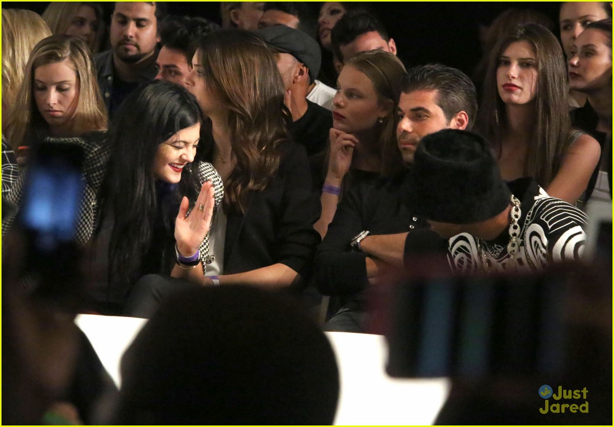 kendall kylie jenner day by day fashion show 12