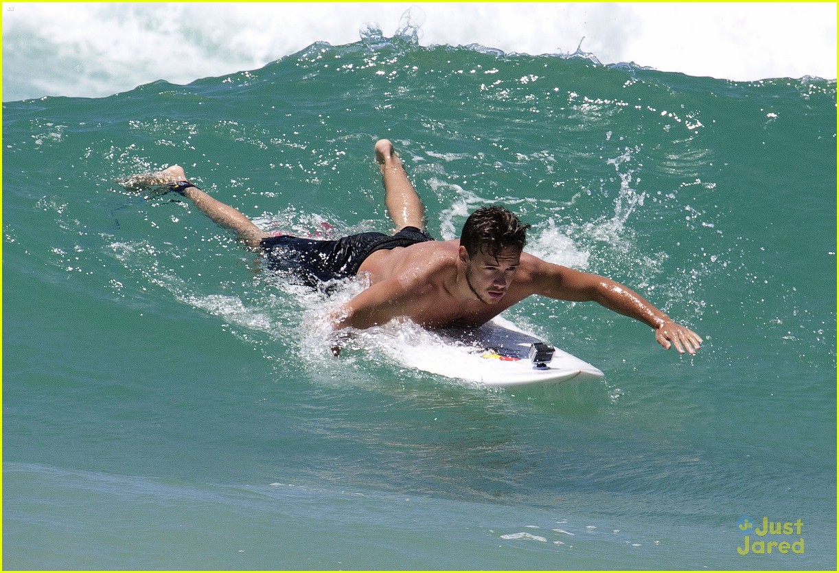 liam payne surfing gold coast 23