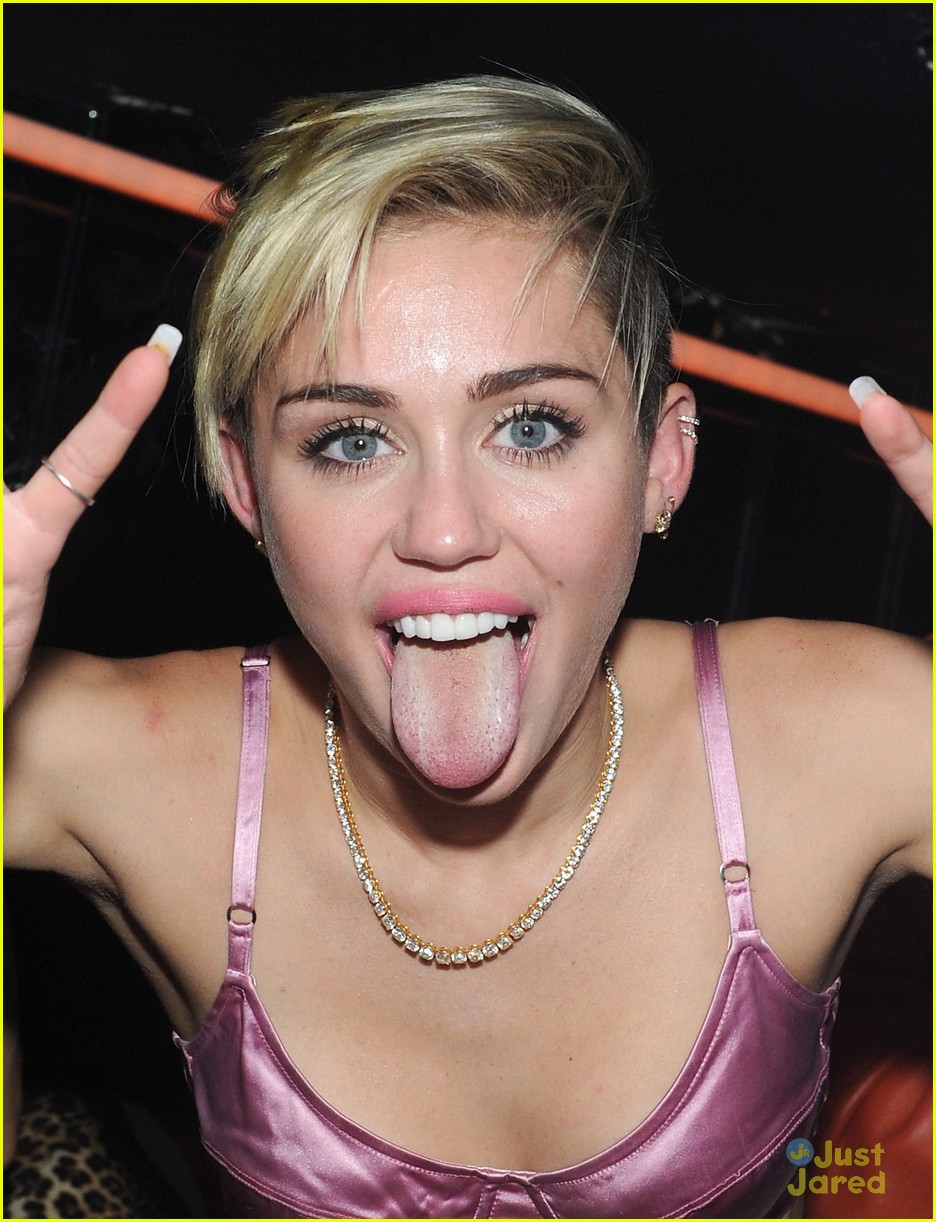 miley cyrus bangerz nyc release party 07