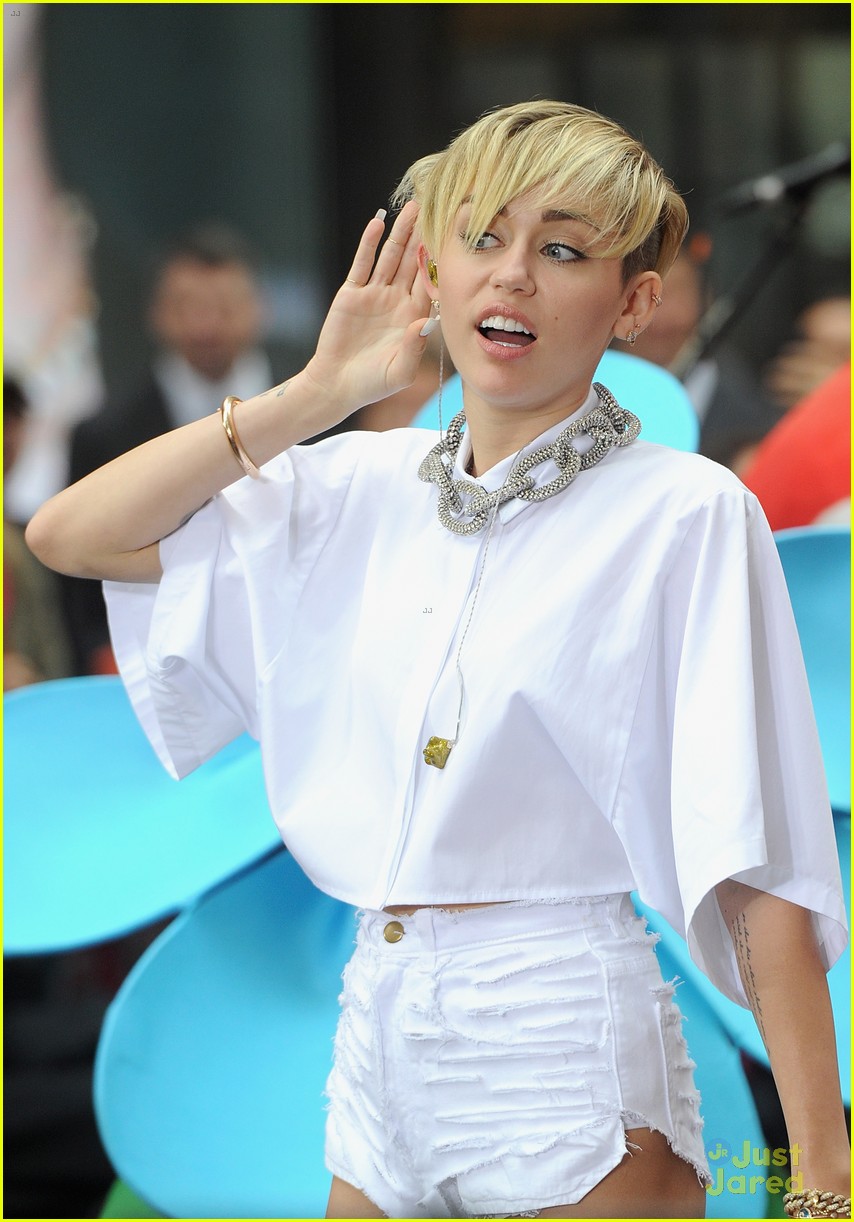 miley cyrus today show wrecking ball we cant stop video 05