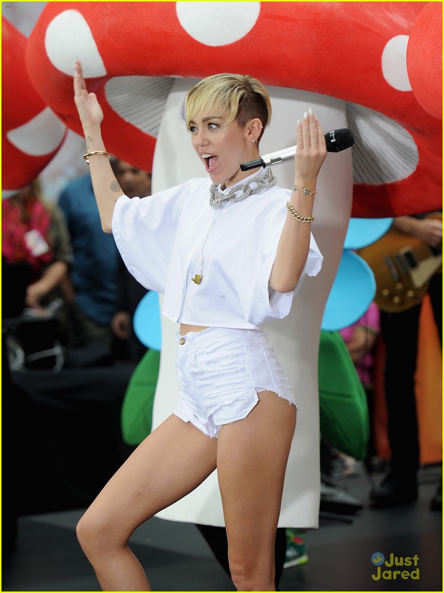 miley cyrus today show wrecking ball we cant stop video 10
