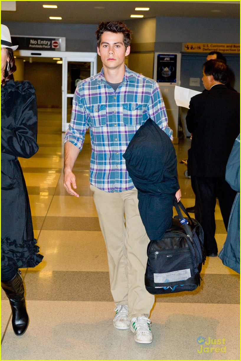 dylan obrien lands in nyc comic con 01