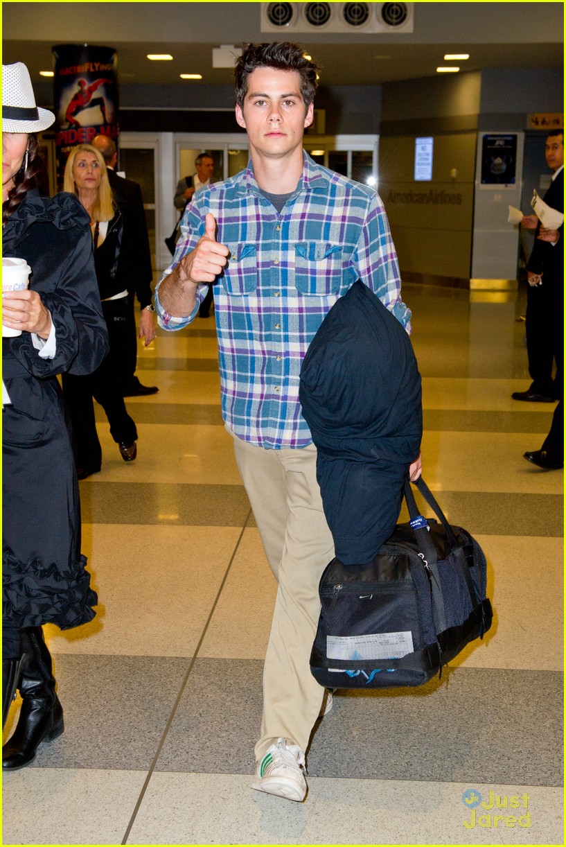 dylan obrien lands in nyc comic con 02