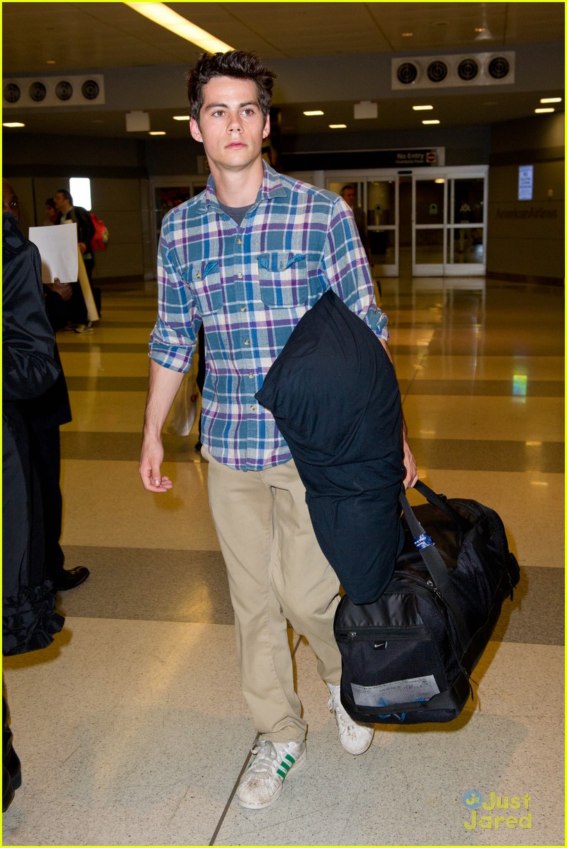 dylan obrien lands in nyc comic con 06