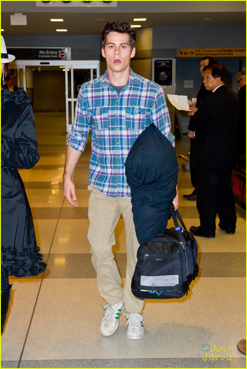 dylan obrien lands in nyc comic con 07