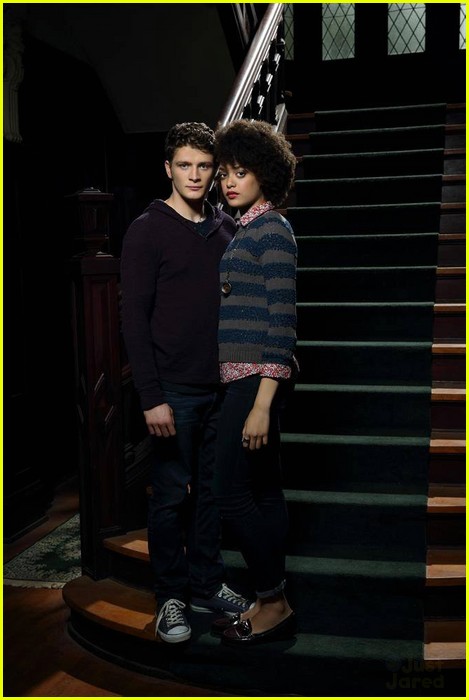 new ravenswood cast photos gallery 04