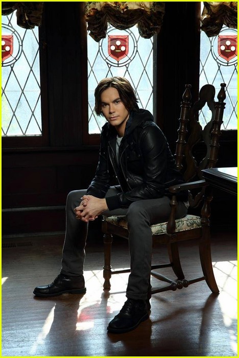 new ravenswood cast photos gallery 16