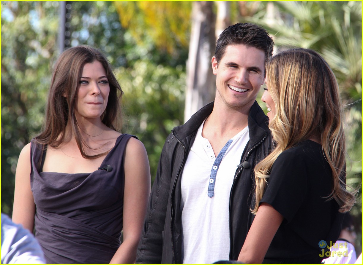 robbie amell opens up about tomorrow people audition 14